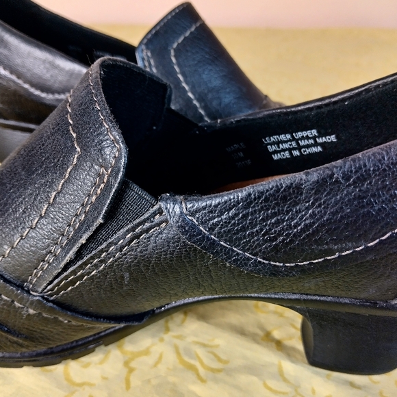Earth Origins black leather maple woman's 10 medium. Slip on block heel. - Picture 8 of 9